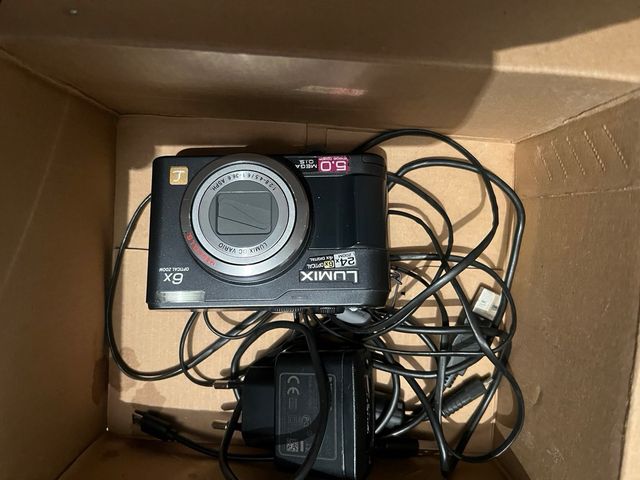 Cámara Panasonic Lumix 5.0 MP 6x Zoom Óptico