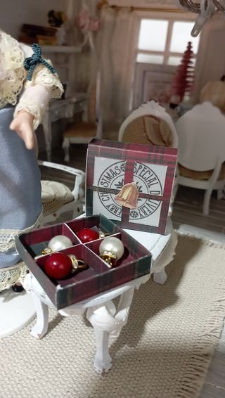Scatola decorativa per bambole 1:12