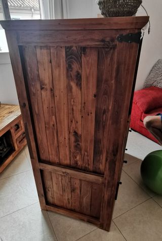 Mueble rústico de madera