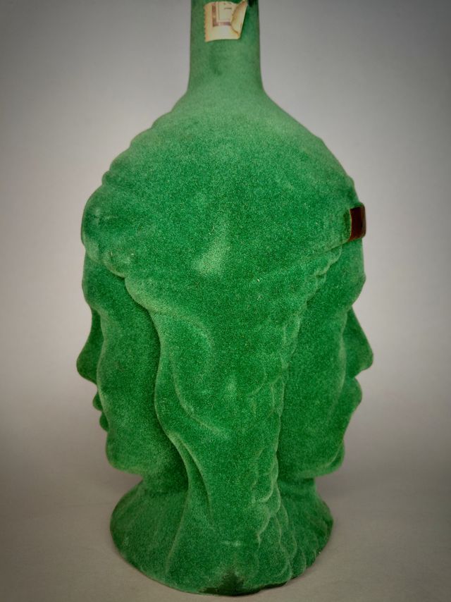 Botella Crema de Pipermint terciopelo verde caras