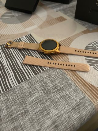 Reloj Inteligente Beige y Dorado