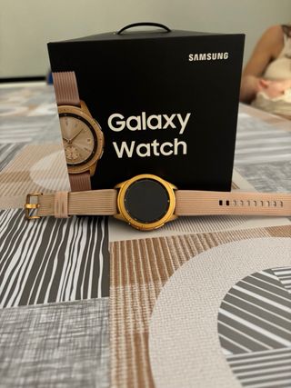 Reloj Inteligente Beige y Dorado