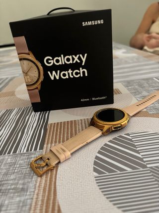 Reloj Inteligente Beige y Dorado