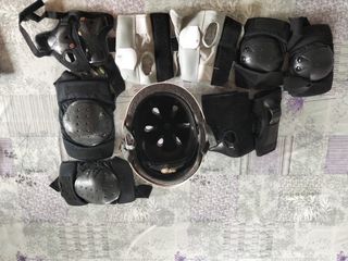 Casco y protecciones para patinar