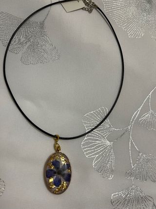 Colgante flor natural y pan de oro