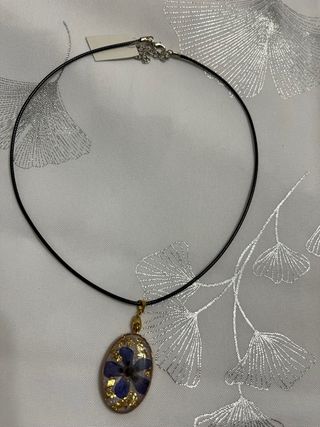 Colgante flor natural y pan de oro