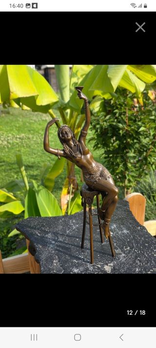 Figura de bronce bailarina