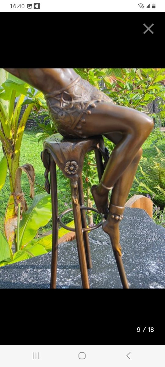 Figura de bronce bailarina