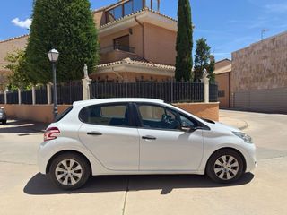 Peugeot 208 2014