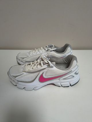 Zapatillas Nike Mujer Blancas y Rosas talla 41