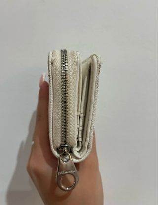Cartera monedero Stradivarius blanca y plateada