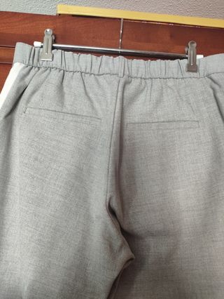 Pantalón gris Zara