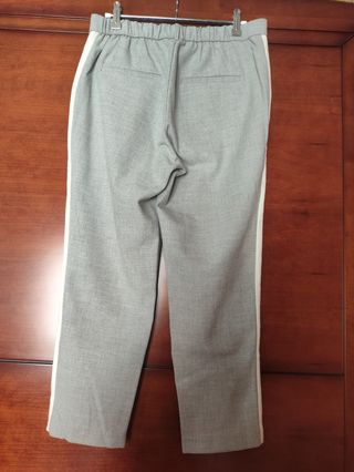 Pantalón gris Zara