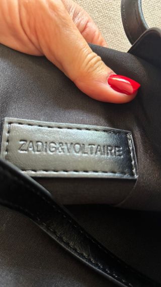 Bolso negro con cartera a juego