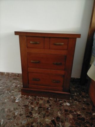 Mesita de noche de madera