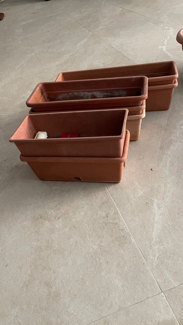 Lote de macetas de plástico