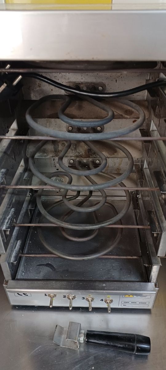 Horno con 4 interruptores