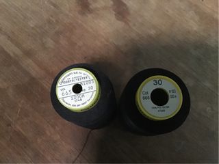 Hilos Gutermann 100% Poliéster azul oscuro 