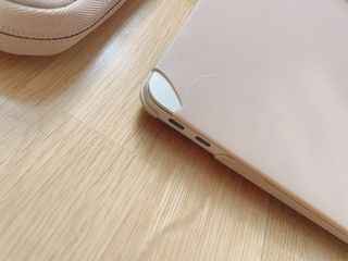 MacBook Air (M1, 2020) 13.3” (Batería 99%) + Funda