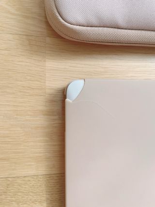MacBook Air (M1, 2020) 13.3” (Batería 99%) + Funda
