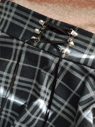 Falda a cuadros estilo grunge