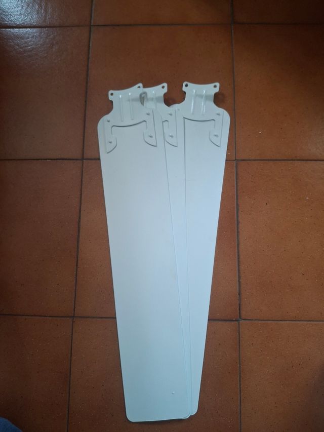 Ventilatore soffitto bianco con pale metallo
