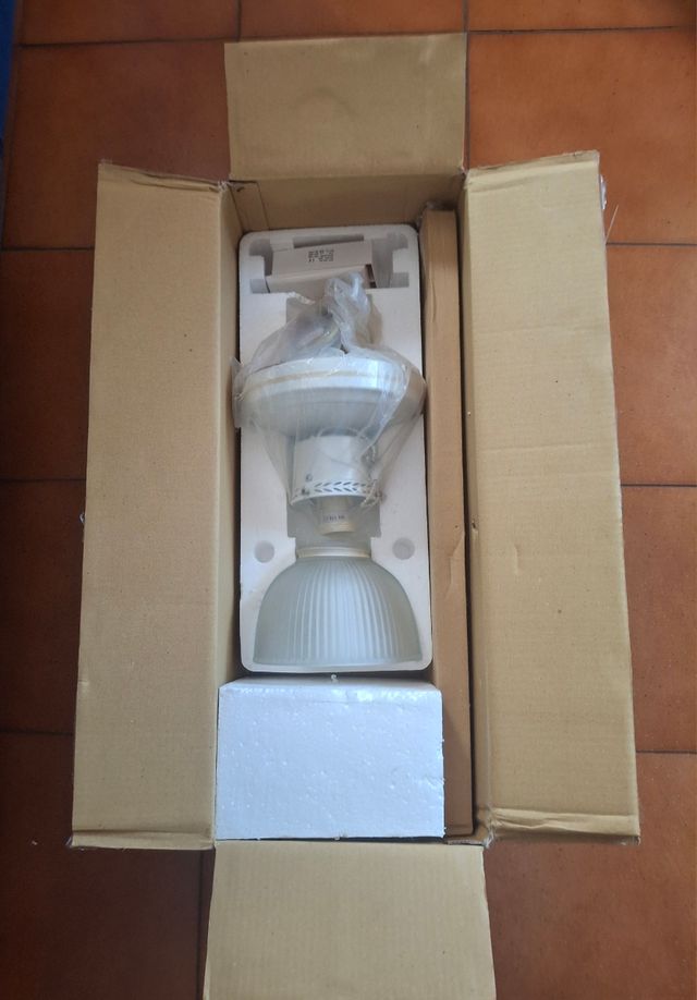 Ventilatore soffitto bianco con pale metallo