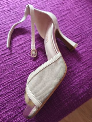 Zapatos LODI Beige y Dorado Talla 38