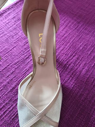Zapatos LODI Beige y Dorado Talla 38