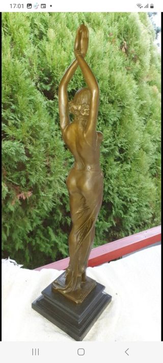 Figura de bronce mujer bailarina