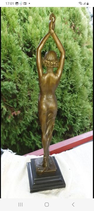 Figura de bronce mujer bailarina