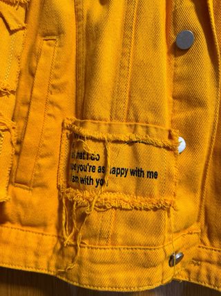 Chaqueta Denim Amarilla con Estampado