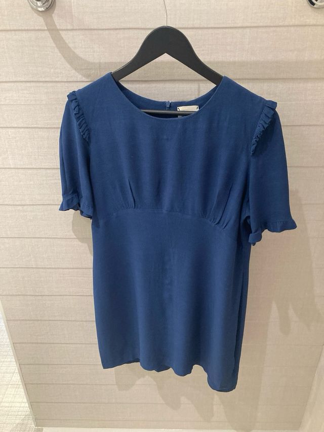 Vestido azul con volantes