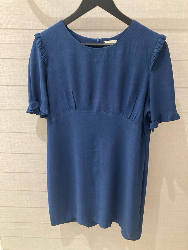 Vestido azul con volantes