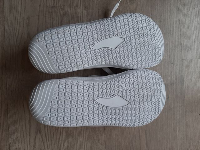 Playeras barefoot blancas talla 39