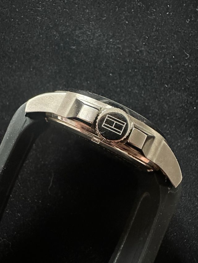 Reloj Tommy Hilfiger Negro y Plateado