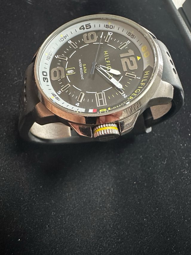 Reloj Tommy Hilfiger Negro y Plateado