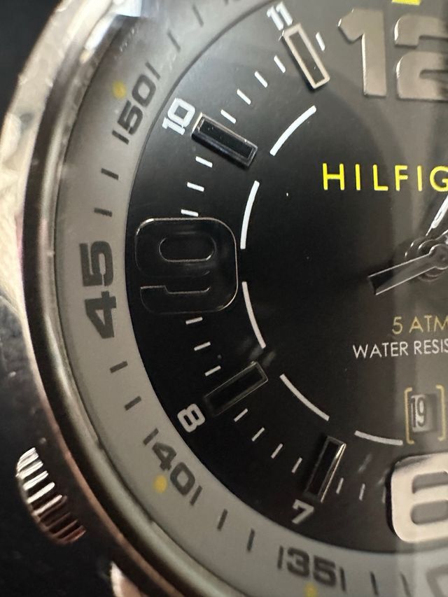 Reloj Tommy Hilfiger Negro y Plateado