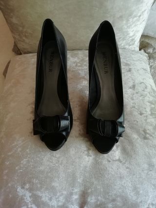 Zapatos Menbur de Piel con Lazo Negro