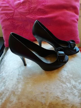Zapatos Menbur de Piel con Lazo Negro