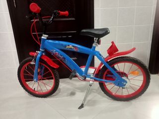 Bicicleta infantil Spiderman azul