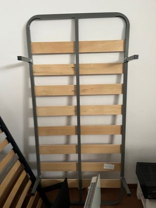 Somier metálico con láminas de madera y patas