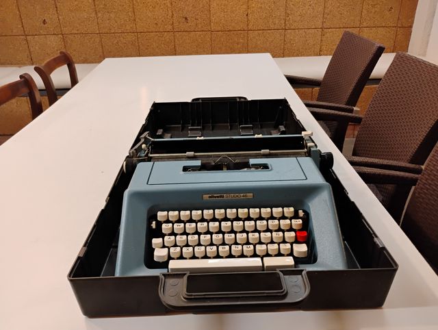 Macchina da scrivere Olivetti