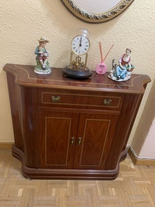 Mueble de entrada madera y detalles dorados