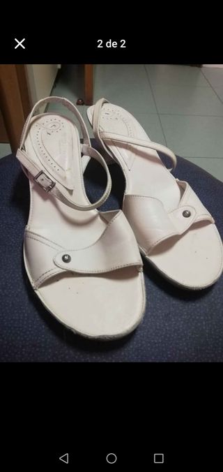 Sandalias blancas de tacón