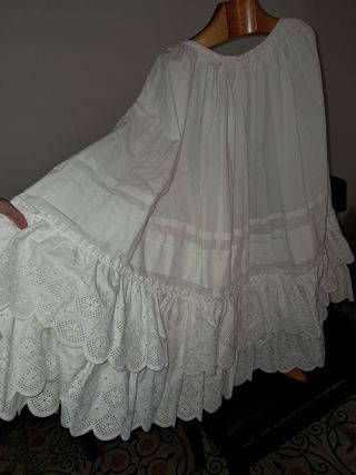 Enagua regional blanca