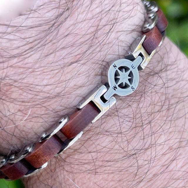 Pulsera brújula acero y madera ajustable