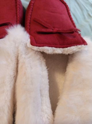Zapatillas de invierno rojas y blancas