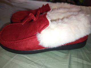 Zapatillas de invierno rojas y blancas