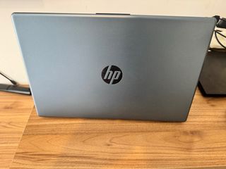 Ordenador HP gris como nuevo